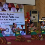 Persembahan tarian oleh Sanggar Tari Lopomatakus