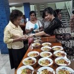 Jamuan makan bersama di akhir ibadah