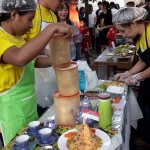 UPP.Anak sedang menata hasil masakan nasi goreng "Ana Kupang"