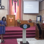 dr.Leonora saat memaparkan materi